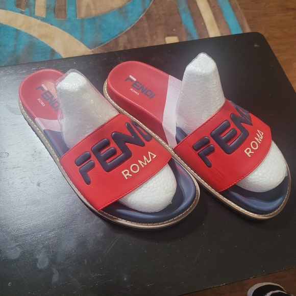 FENDI SLIDES - Picture 4 of 8